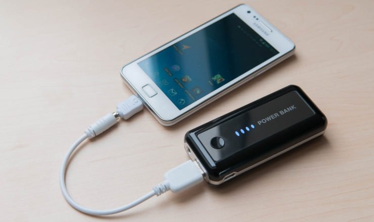 Power-Pack mit Smartphone