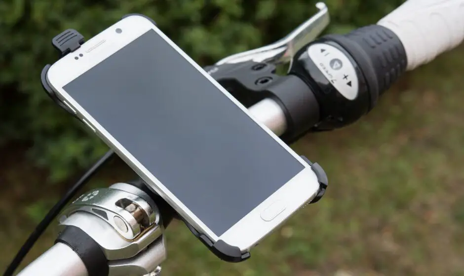 Samsung Galaxy Smartphone in der passenden Fahrrad-Halterung