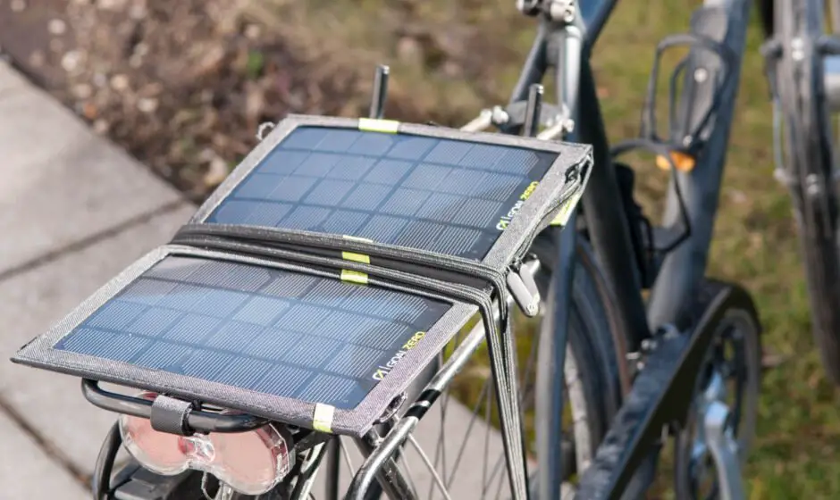 Solarmodul auf dem Fahrrad Gepäckträger