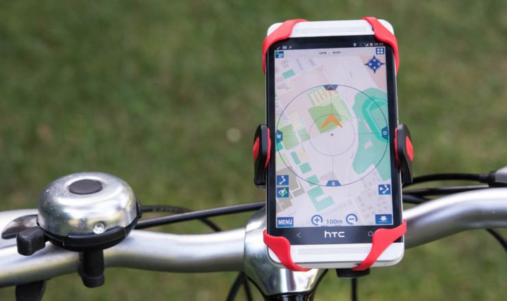 Smartphone sicher am Lenker befestigt