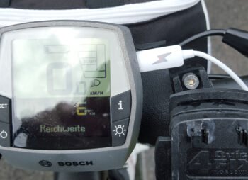 Smartphone vom Bosch Antrieb laden