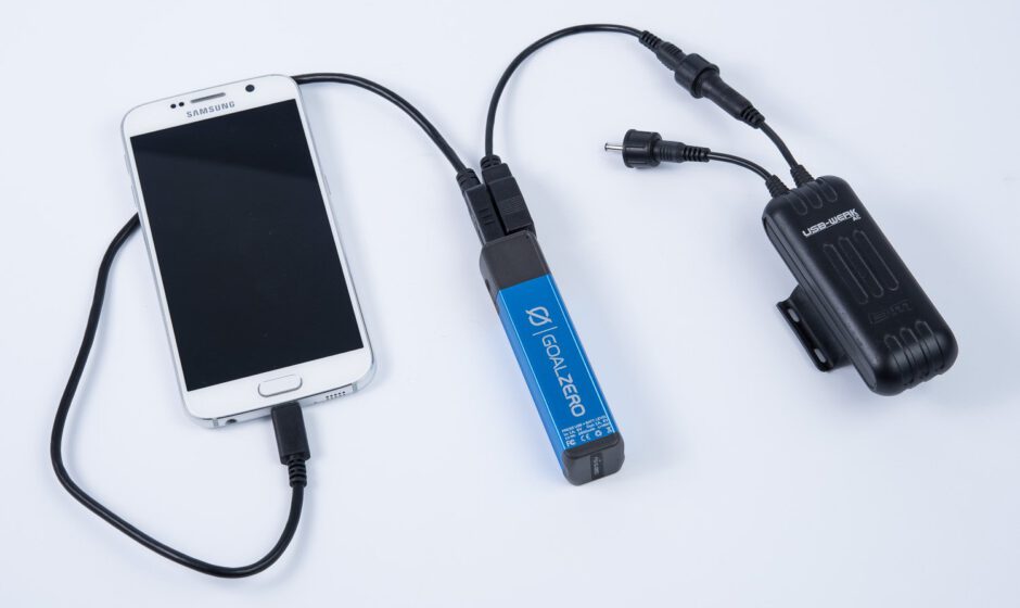 USB-Werk mit Flip 10 zum Smartphone laden