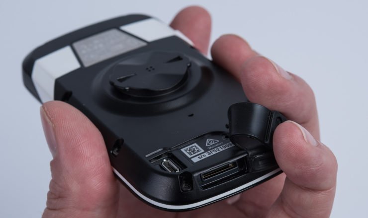 Micro USB Anschluss und Platz für microSD Speicherkarte