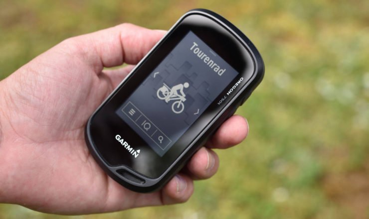 Garmin Oregon 750t in der Hand