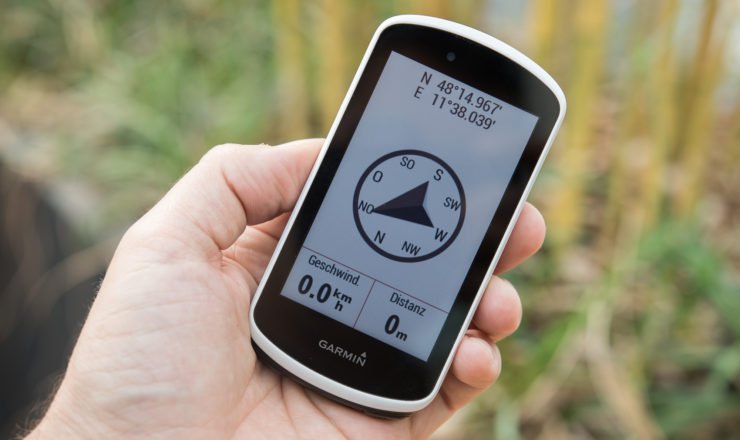 Der Garmin Edge 1030 liegt auch gut in der Hand