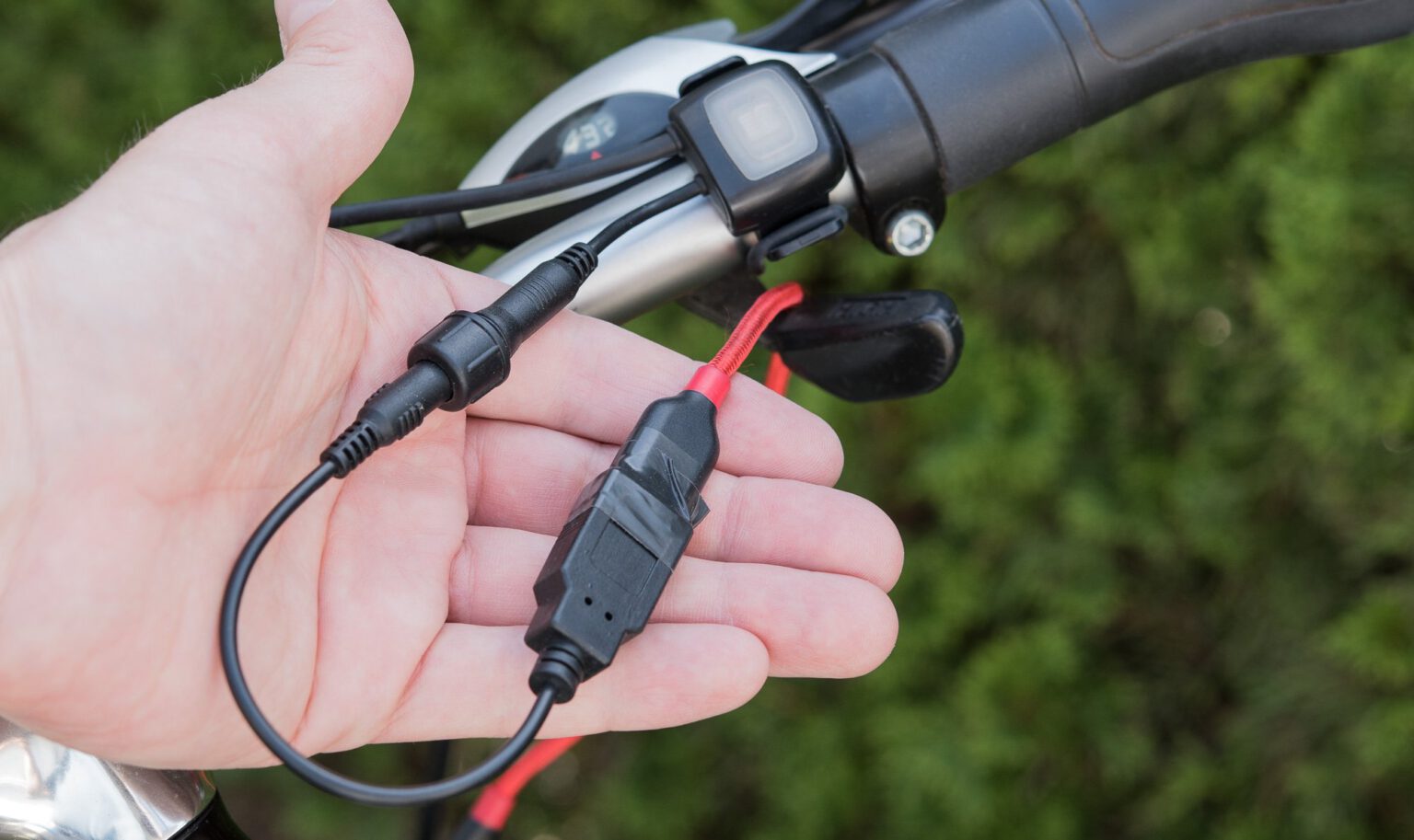 Busch & Müller Luxos U im Test » Scheinwerfer mit USB-Ladegerät