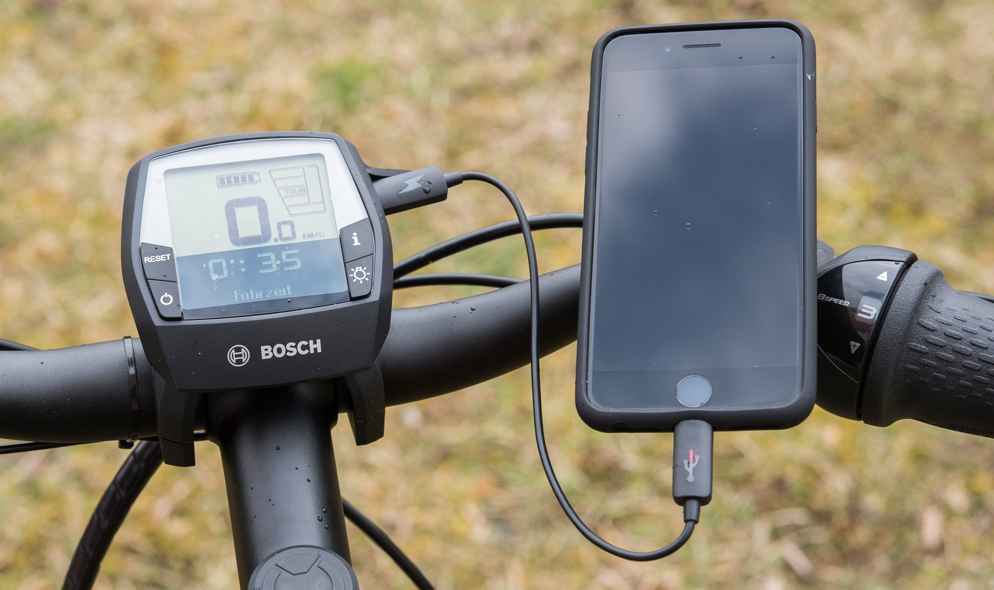 iPhone 15 Plus Fahrradhalterung behält das iPhone im Blick und die