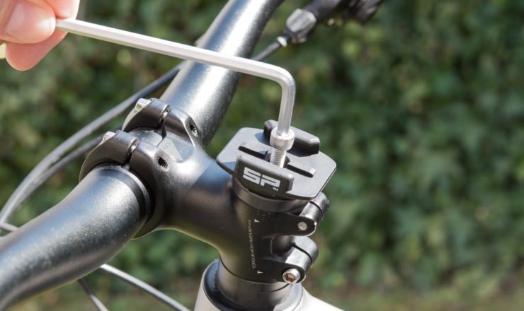 SP-Connect Basis auf dem Ahead-Vorbau montieren