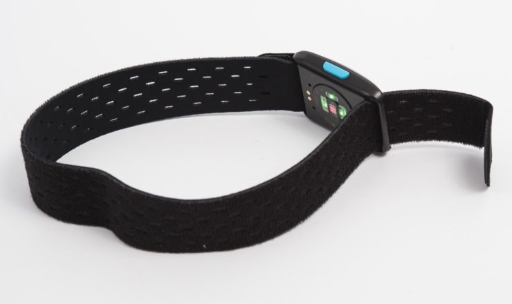 Wahoo TICKR fit am Armband mit aktiven LEDs