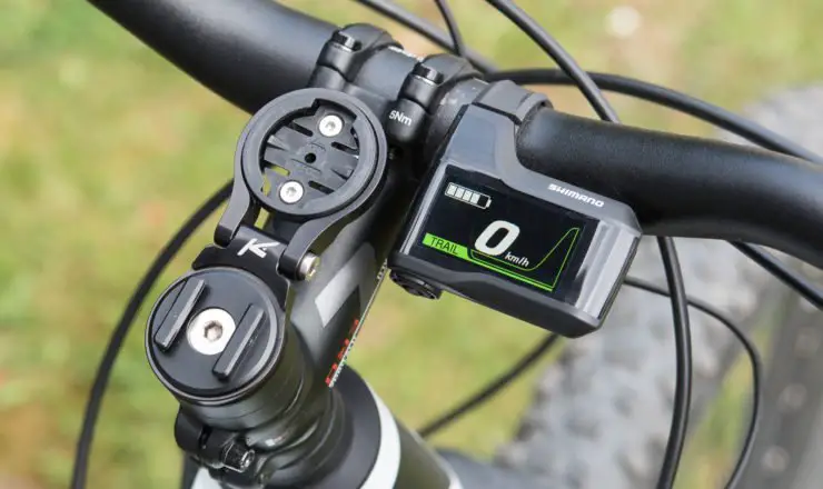 Das Shimano SC-E8000 eMTB Display am Lenker