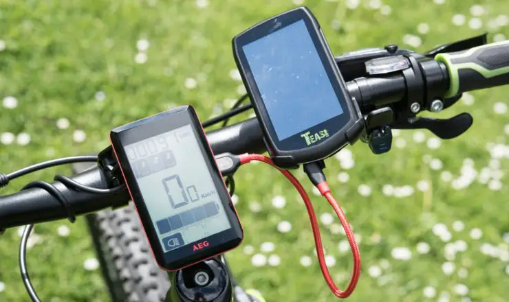 Teasi One3 wird am AEG eBike geladen