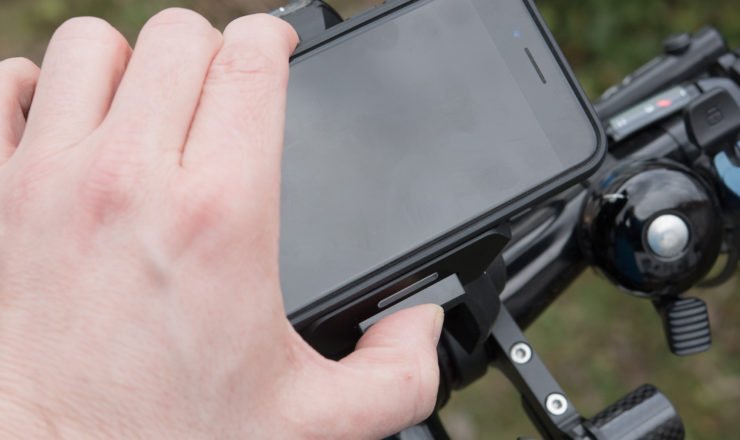 Schwierige Entnahme der iPhones in der Hülle vom Cobi Hub