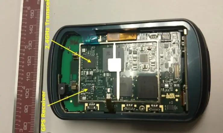 Innenansicht Edge 830 mit Funkmodulen und Chips