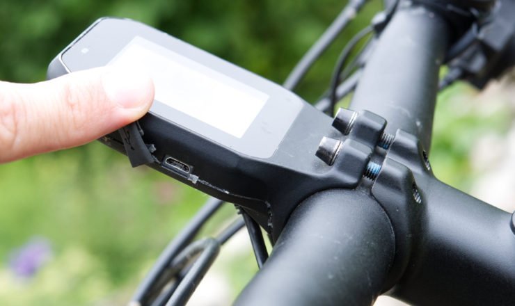 Die microUSB Buchse hinter der Gummi-Abdeckung