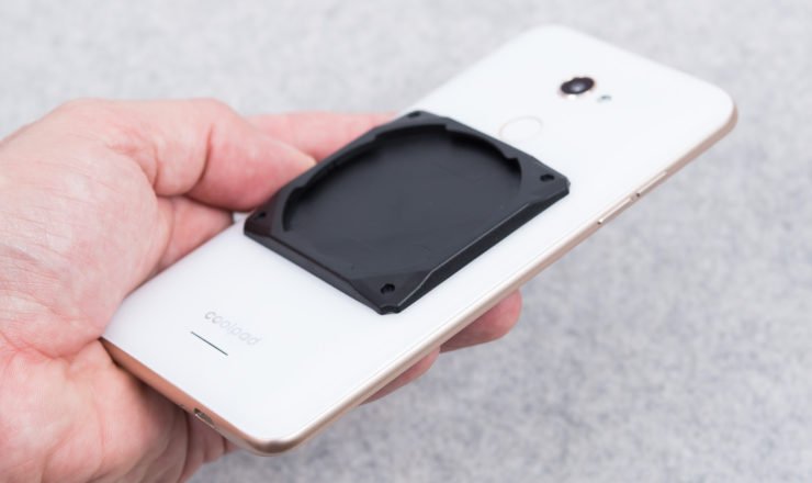 SKS Klebepad direkt auf dem Coolpad Telefon
