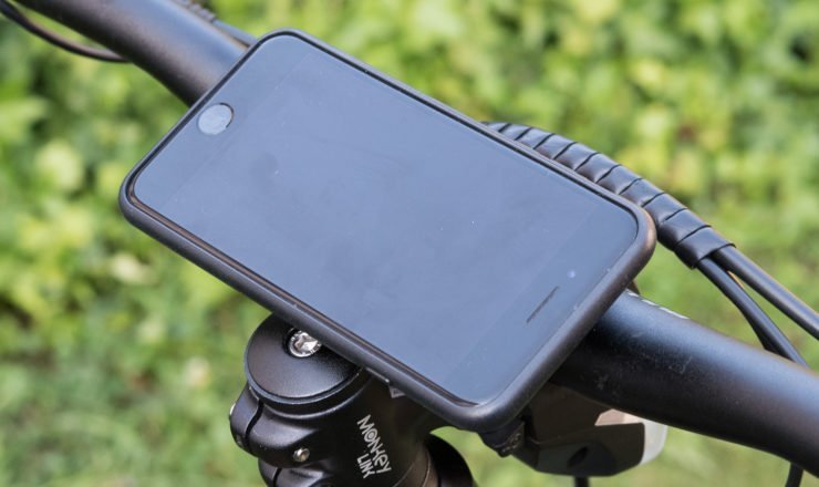 Auch im Querformat kann das Smartphone auf dem SKS Compit befestigt werden
