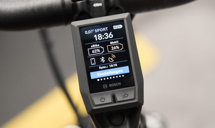 Das Bosch KIOX Display mit gekoppeltem Smartphone