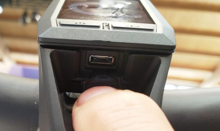 Die spezielle microUSB - A Ladebuchse hier am Bosch KIOX