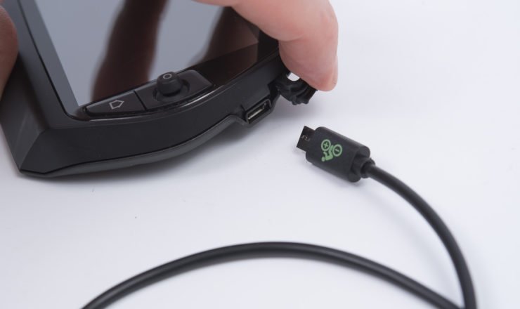 Die microUSB Buchse am Bosch Nyon
