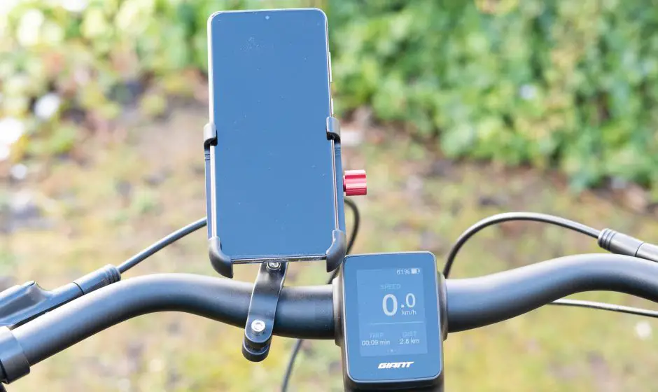 Auch am geschwungenen City-Fahrradlenker lässt sich das Telefon optimal platzieren