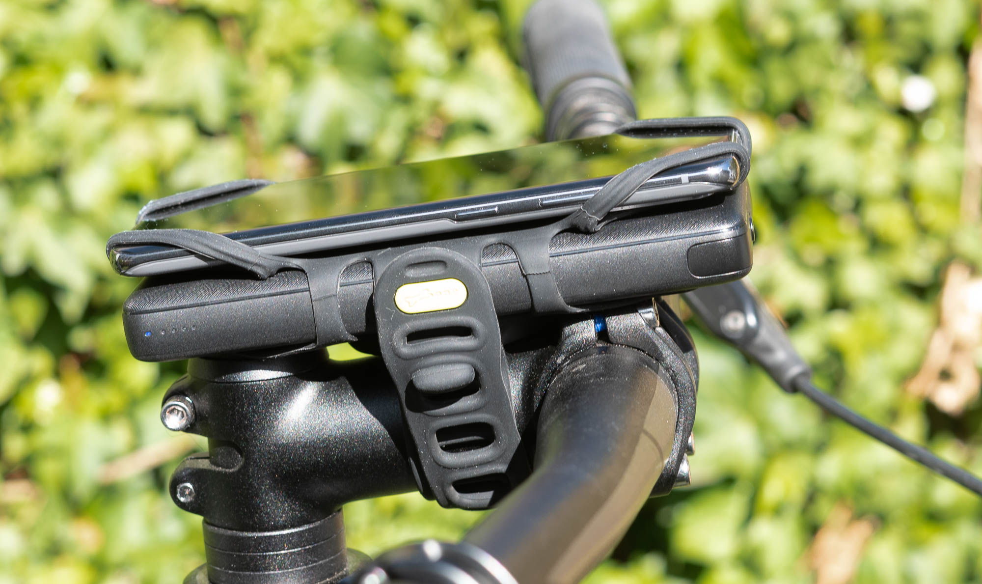 ▷ Bone Fahrrad Handyhalter + Qi-Powerbank im Test ☑️ Stabil & günstig