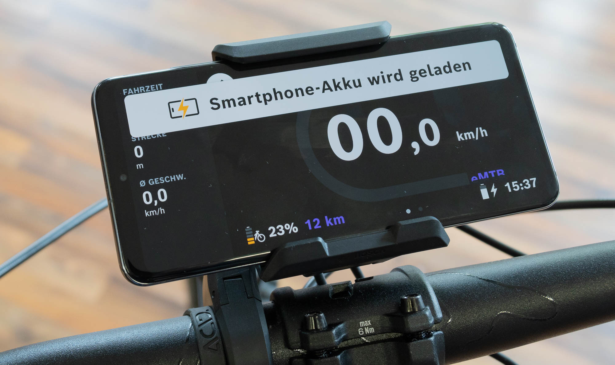 Video ▶️ Bosch SmartphoneGrip Handy-Halter fürs smarte System