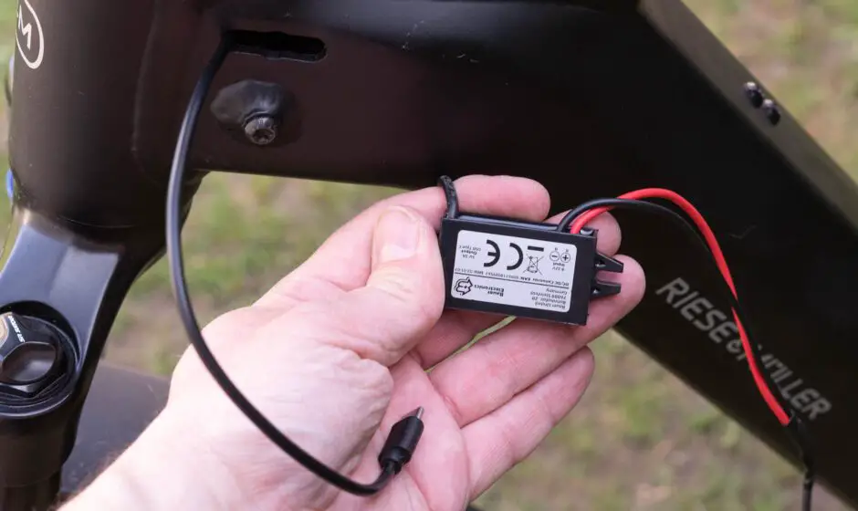 Ladeelektronik mit USB-C Kabel am E-Bike