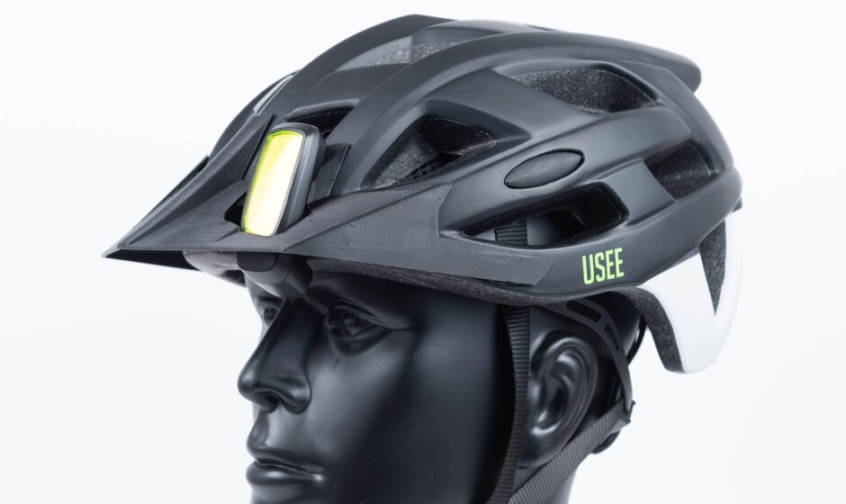 USEE Helm mit Head-Up-Display