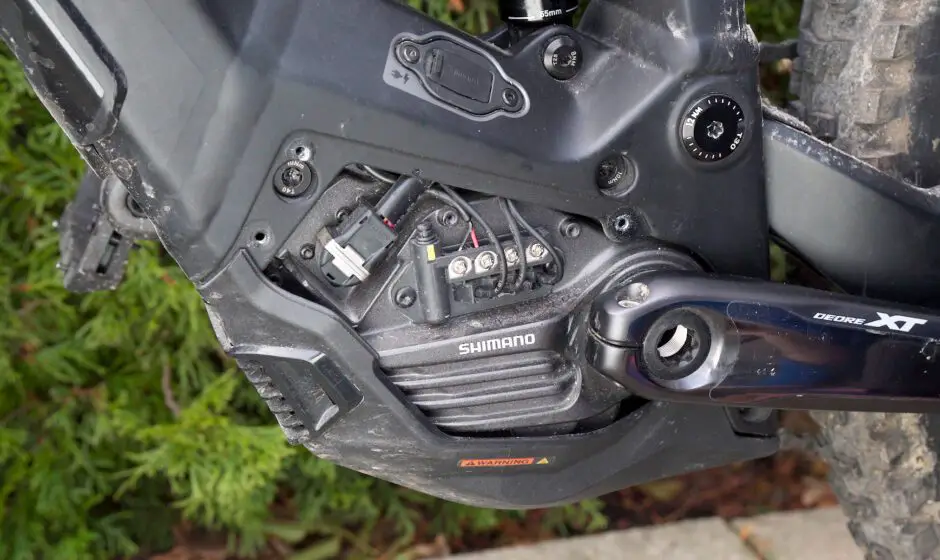 Anschlüsse am Shimano EP801 Motor