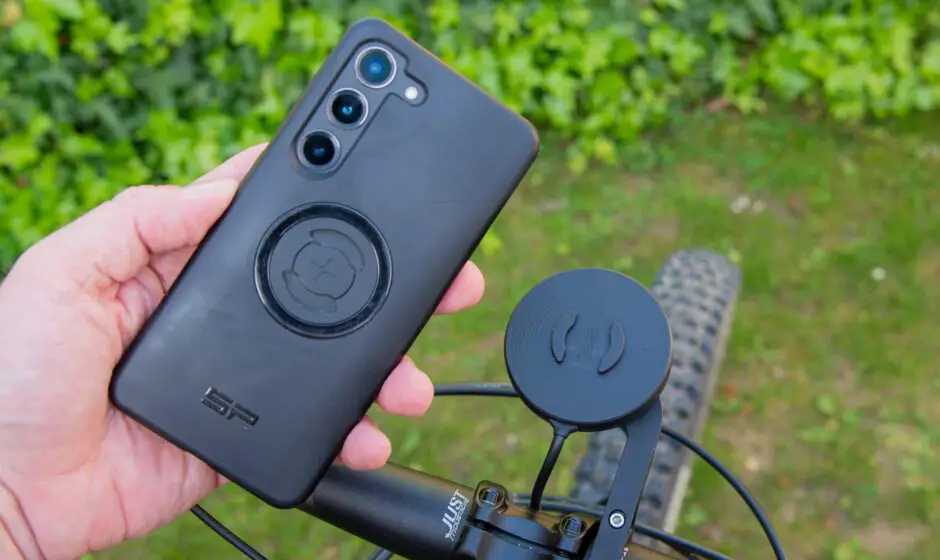 SP-Connect wireless Charger am Fahrrad mit Handy