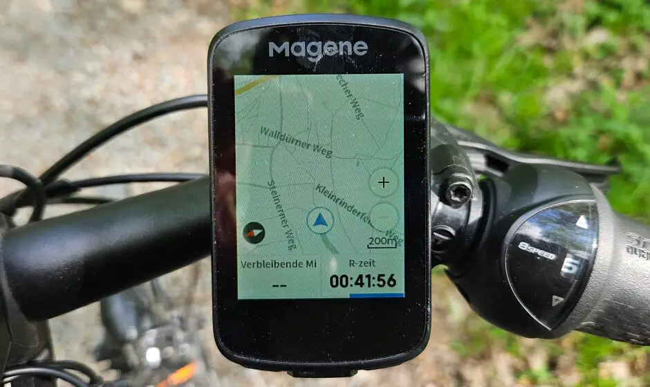 Direkt rechts neben mir sollte die Autobahn A3 sein