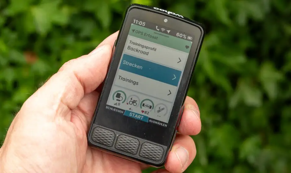 Wahoo ELEMNT ROAM 3 in der Hand