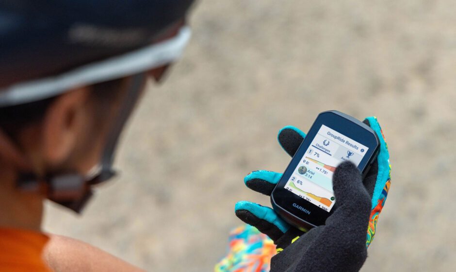 Kompakter Garmin Edge in der Hand