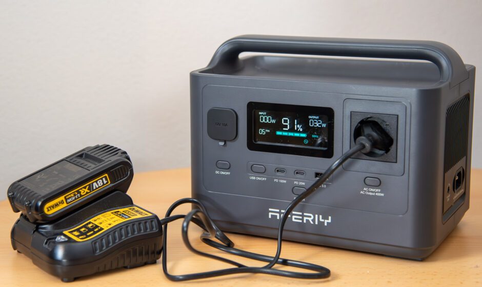 Akkuschrauber an Powerstation laden