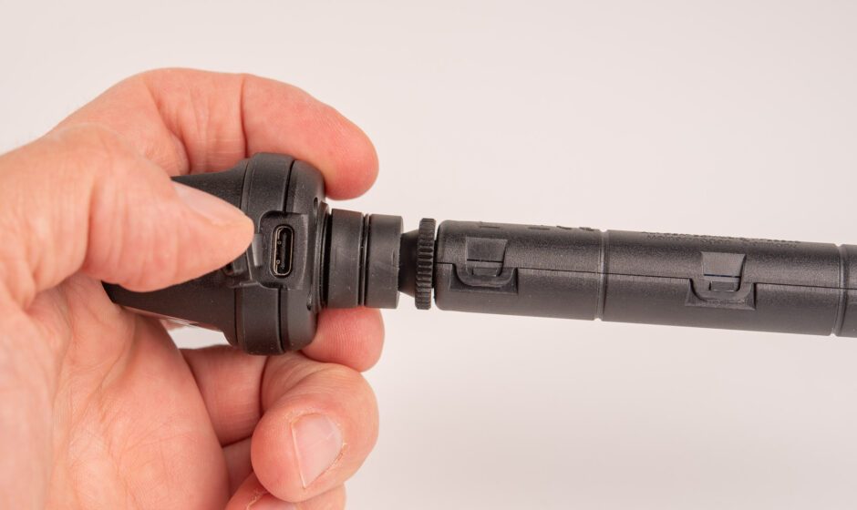 USB-C Buchse im linken Blinker